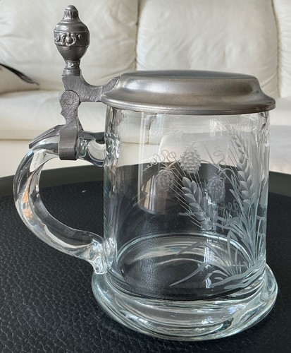 Glas bierkrug mit zinndeckel - bierkrug,