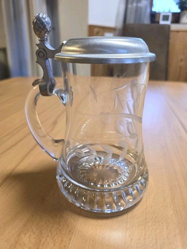 Bierkrug aus glas - bierkrug,