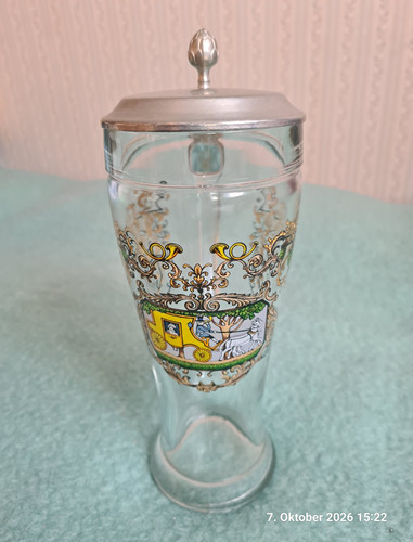 Großer hübscher bierkrug mit - großer,