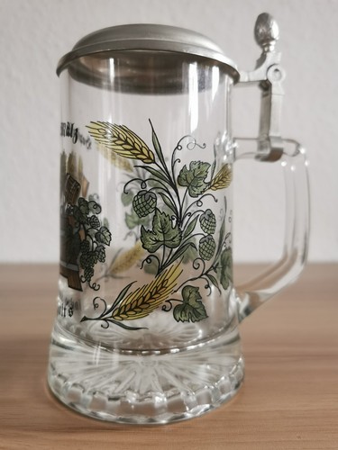 Bierkrug aus glas mit - bierkrug,