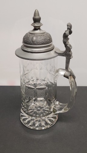 Alter bierkrug aus glas - bierkrug, mit