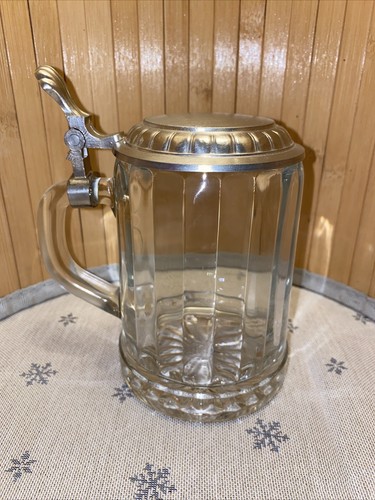 Alter bierkrug aus glas - aus, mit