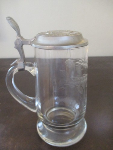 Glas bierkrug mit zinndeckel - bierkrug,