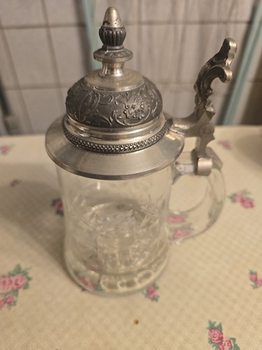 Glas bierkrug mit zinndeckel - bierkrug,