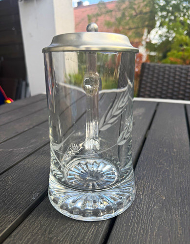 Glas bierkrug mit zinndeckel - glas,