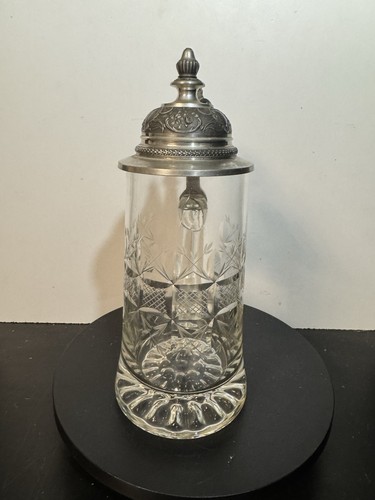 Schöner glasbierkrug mit - schöner,
