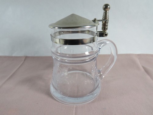 Bierkrug aus glas mit - bierkrug,