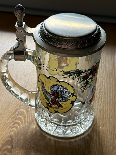 Glas bierkrug mit zinndeckel - bierkrug,