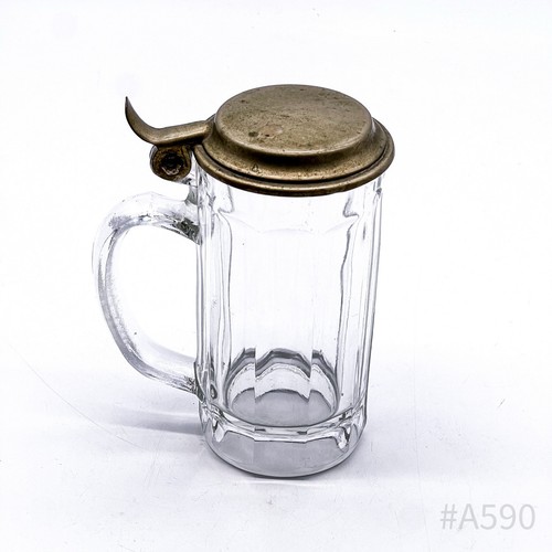 Antiker bierkrug aus glas mit - bierkrug,