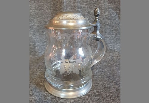 Alter glas bierkrug mit - alter, glas-bierkrug