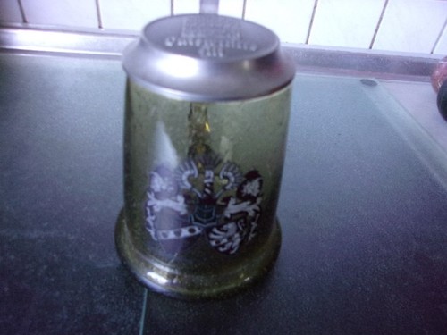Bierkrug aus grünem glas - glas, mit