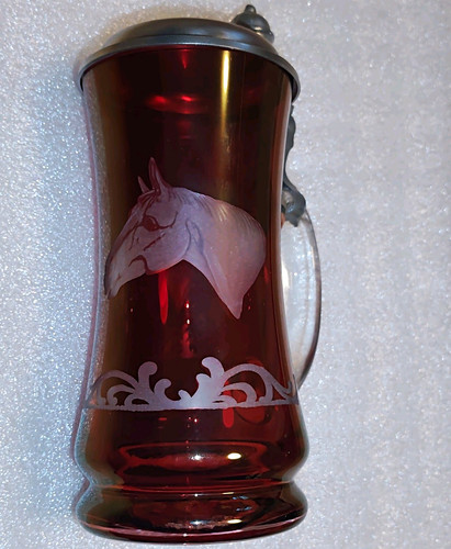 Roter glas bierkrug - roter, mit