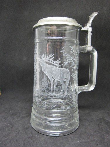 Bierkrug aus glas mit - bierkrug,